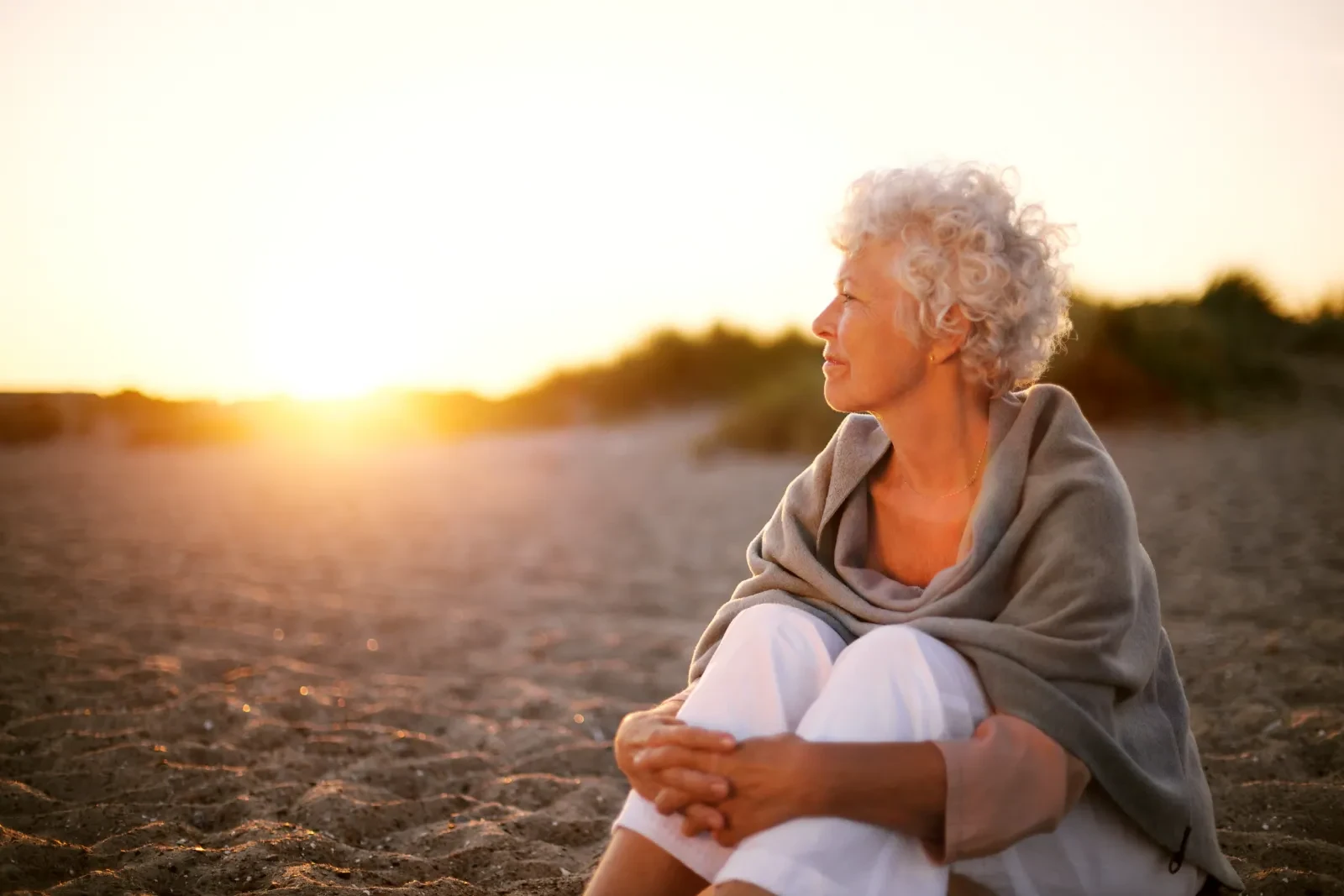 Succession insolvable – femme aînée sur la plage