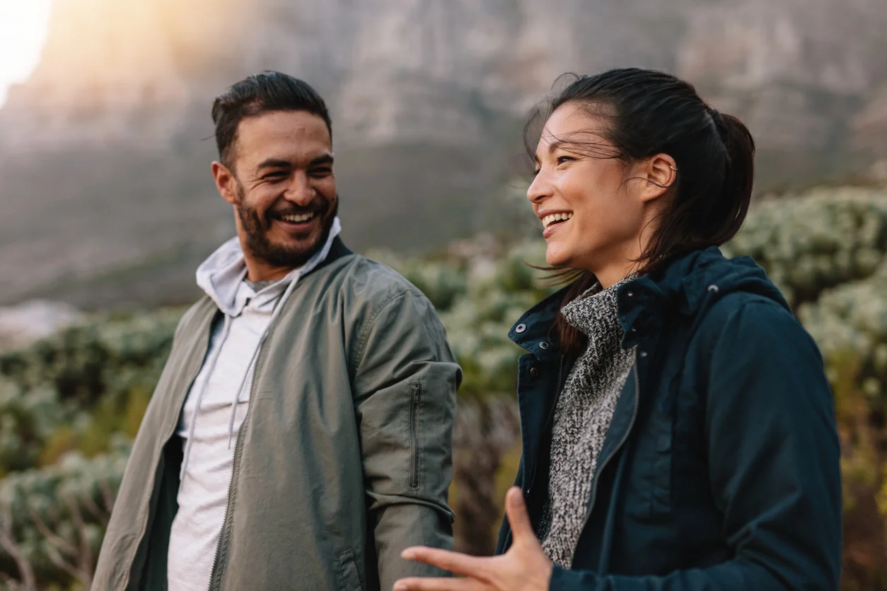 Julie et Marc, de Longueuil, souriants – photo d'illustration photo d'illustration - pour proposition conjointe